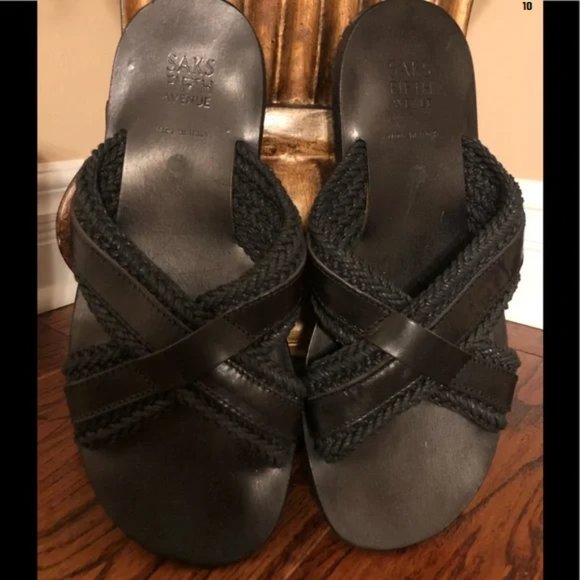 Saks Fifth Avenue Collection Leather Criss-Cross Sandals Maid in Italy. Size 11 - Picture 6 of 6